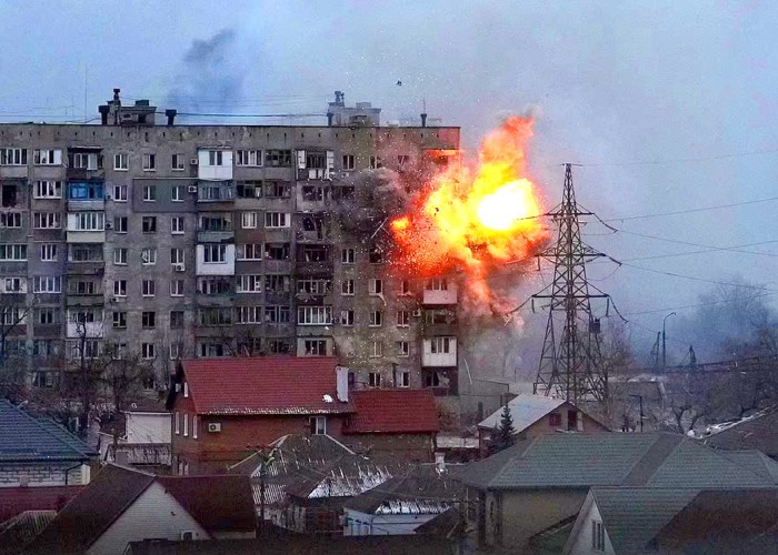 Crime de război la Dnipro, catastrofă umanitară în Mariupol: peste 1500 de civili uciși, multe victime îngropate în gropi comune!