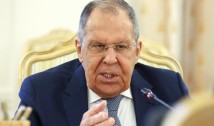 Serghei Lavrov i-a spus lui Marco Rubio să evacueze clădirea Ambasadei SUA din Kiev pentru că urmează ca Rusia să bombardeze sistematic „centrele de decizie” ucrainene. Uniunea Europeană a anunțat că rămâne la Kiev