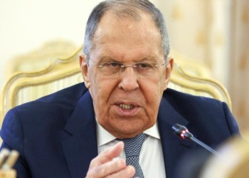 Serghei Lavrov i-a spus lui Marco Rubio să evacueze clădirea Ambasadei SUA din Kiev pentru că urmează ca Rusia să bombardeze sistematic „centrele de decizie” ucrainene. Uniunea Europeană a anunțat că rămâne la Kiev