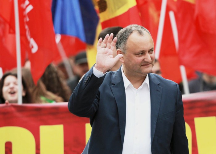 Bravo! Veteranii războiului de pe Nistru și simplii locuitori din Varnița se opun ca transnistrenii să voteze în secțiile ce urmează să fie deschise în localitate. Cum fraudează Dodon alegerile