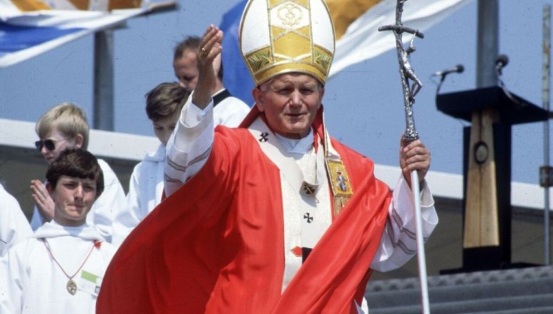 Se împlinesc 19 ani de la plecarea la Domnul a Sfântului Părinte Papa Ioan Paul al II-lea, principalul artizan al căderii comunismului în Europa Răsăriteană. ”Noi îl vrem pe Dumnezeu!”
