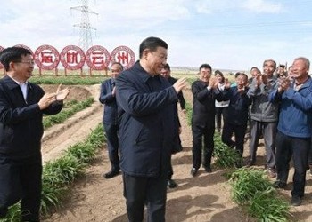 Noul Mao anunță revenirea la visul vechilor comuniști: construirea unei societăți ”moderat prospere”. Să fie prosperitate, dar NU prea multă…