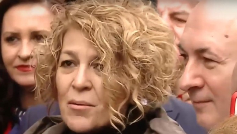 VIDEO Imaginea degradării morale. Carmen Avram, în lacrimi pentru PSD
