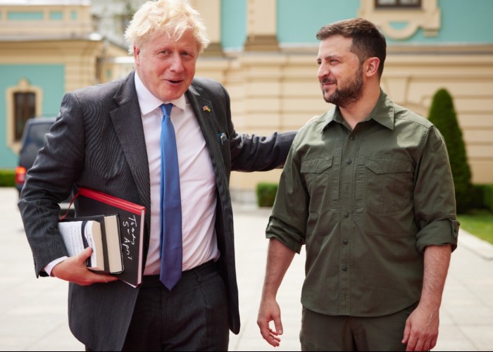 Hoardele Kremlinului au un nou motiv să se teamă: Boris Johnson i-a propus lui Zelenski un program major de antrenare a forțelor ucrainene