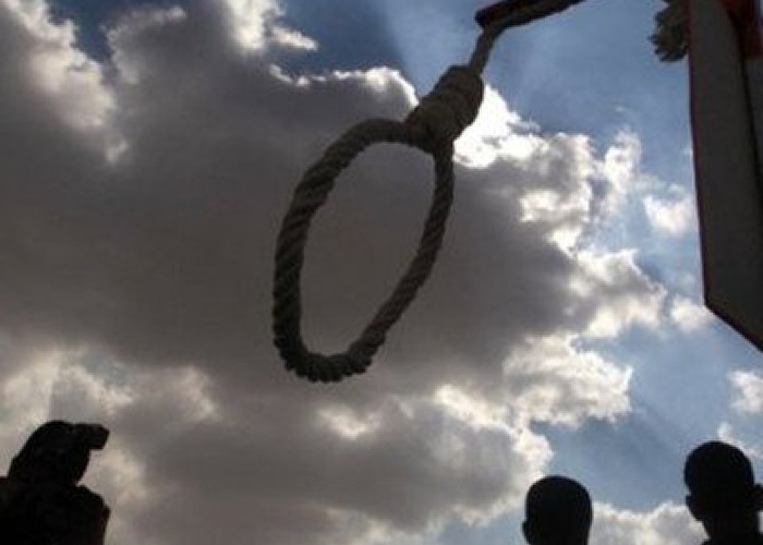 SACRIFICIUL suprem în Iranul ayatollahilor criminali: FEMEILE protestează pentru eliberarea soților încarcerați politic! Dictatura pregătește represiunea 