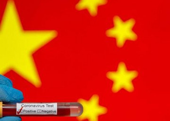 China merge înainte cu vaccinul împotriva Covid deși folosește o tehnologie similară cu cea a companiei Asta Zeneca, care și-a oprit testele din cauza îmbolnăvirii unui voluntar testat