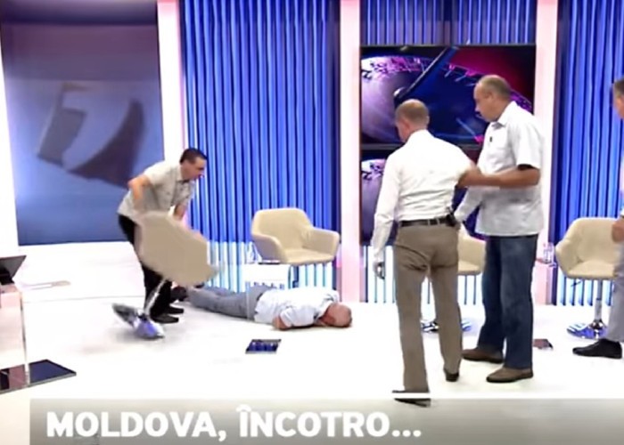 VIDEO. Bătaie până la leșin într-o emisiune transmisă în direct în Republica Moldova. Protagoniștii: un fost consilier prezidențial și un fost vice-ministru de Interne