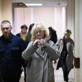 În Rusia, membrii trupei din Sankt Petersburg care a cântat în stradă piese „periculoase” au fost arestați pentru mai multe zile. Solista, Daria Loginova, are doar 18 ani și a fost dusă în fața judecătorului în cătușe. Un singur om a ieșit în stradă pentru a protesta