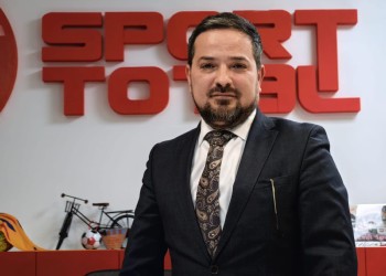 „Ca să știți cu cine sunteți solidari”. Cine este pesedistul Vlad Bontea, fost paznic, acum vicepreședinte la ANCOM și beneficiarul altor sinecuri bugetare, cu venituri colosale. Este nepotul, prin alianță, al unui controversat general SPP, acuzat de crime la Revoluție. Precizările activistului Valeriu Nicolae