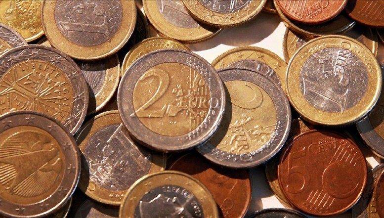 Kosovo se îneacă în euro falși: 90% din monedele euro examinate de autoritățile kosovare sunt false