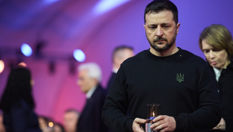 Haita MAGA de la Casa Albă pune și mai multă presiune pe Kiev, transmițându-i lui Volodimir Zelenski să părăsească „imediat” Ucraina și să caute adăpost în Franța. Declarații halucinante pentru o publicație din SUA / Vor reuși americanii ce nu au reușit rușii?