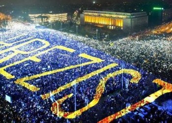 România protestează împotriva ordonanței SPĂLĂRII infractorilor. Cu toții în stradă! 