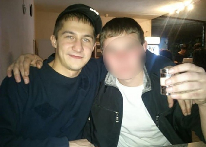 FOTO Caz înfiorător: Un tată sfâșiat de durere l-a obligat pe pedofilul care i-a abuzat fetița să-și sape singur groapa, apoi l-a ucis cu o lovitură de cuțit. Tatăl a descoperit imaginile cu abuzurile chiar în telefonul prietenului său