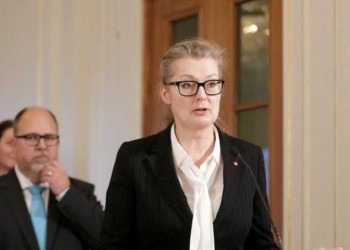 Învestirea noului Guvern al Suediei vine la pachet cu 2 premiere, printre care prima persoană transgender într-o funcție de ministru, aceasta declarându-se reprezentantă a "noului normal"