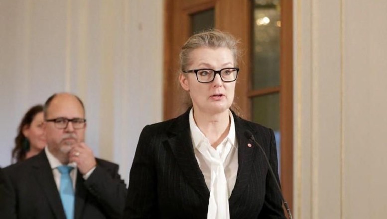 Învestirea noului Guvern al Suediei vine la pachet cu 2 premiere, printre care prima persoană transgender într-o funcție de ministru, aceasta declarându-se reprezentantă a "noului normal"