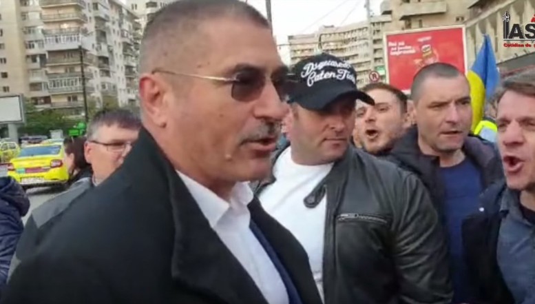 VIDEO Un alt NIMIC din PSD. Un deputat a înjurat un protestatar și a fost cât pe ce să lovească un alt manifestant