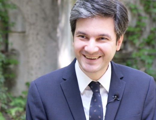 Liviu Jicman, cel mai dezastruos președinte al ICR, vrea un nou mandat, după ce a prejudiciat statul român cu sute de mii de euro. Funcția e vânată și de actuala vicepreședintă a ICR, Corina Raluca Încroșnatu, o fostă pupilă a lui Adrian Năstase susținută de PSD. E posibil ca AUR să o sprijine