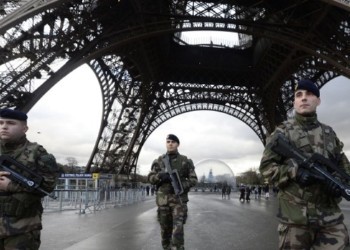 Franța anunță că nivelul ”extrem de ridicat” al amenințării teroriste impune măsuri de protecție suplimentare în perioada Crăciunului și a festivalului Hanukkah