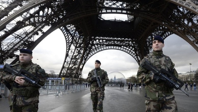 Franța anunță că nivelul ”extrem de ridicat” al amenințării teroriste impune măsuri de protecție suplimentare în perioada Crăciunului și a festivalului Hanukkah