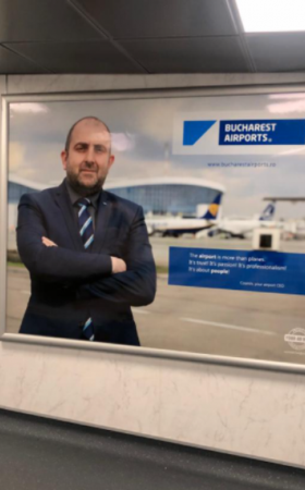 EXCLUSIV: Impus de ministrul USR-ist Drulă, noul director general al companiei Aeroporturi București își pune poze-poster cu el prin Aeroportul Internațional Henri Coandă. ”Reforma” lui Drulă