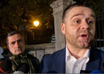 VIDEO Debut nefericit de campanie pentru Ciprian Ciucu. Jurnalistul Cristian Andrei l-a încolțit din nou cu întrebări incomode despre o situație pe care edilul de la Sectorul 6 refuză cu obstinație să o lămurească: câți bani publici a dat PNL către presa obedientă?