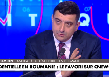 VIDEO. George Simion a fugit de dezbaterile electorale din România la un post de televiziune conservator din Paris. Jurnaliștii l-au pus însă la punct, repetat, după ce candidatul a comparat Franța cu Iranul și a afirmat că Emmanuel Macron este dictator / „Un remarcabil exercițiu de denigrare a României ca stat în ochii lumii”