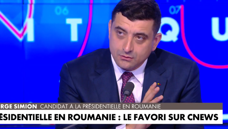 VIDEO. George Simion a fugit de dezbaterile electorale din România la un post de televiziune conservator din Paris. Jurnaliștii l-au pus însă la punct, repetat, după ce candidatul a comparat Franța cu Iranul și a afirmat că Emmanuel Macron este dictator / „Un remarcabil exercițiu de denigrare a României ca stat în ochii lumii”