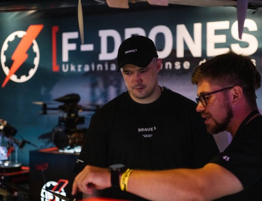 În mediile pro-occidentale de la Kiev se vorbește tot mai apăsat despre potențiala demitere a lui Volodimir Zelenski dacă acesta îl va schimba din funcție pe Mihalio Fedorov, ministrul IT-ist al Apărării căruia i se datorează ploaia de drone de peste Rusia