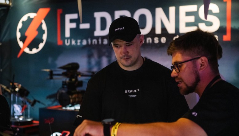 În mediile pro-occidentale de la Kiev se vorbește tot mai apăsat despre potențiala demitere a lui Volodimir Zelenski dacă acesta îl va schimba din funcție pe Mihalio Fedorov, ministrul IT-ist al Apărării căruia i se datorează ploaia de drone de peste Rusia