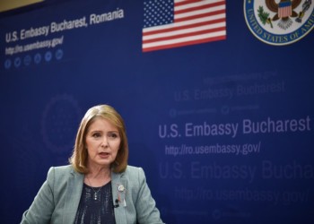 Ambasadoarea SUA la București, mesaj adresat românilor cărora le este teamă că vor fi abandonați în calea amenințării ruse: "Statele Unite sunt aici! Suntem umăr la umăr cu România! Chiar acum, NATO desfășoară unul dintre cele mai mari exerciții. Scopul e de a demonstra că trupele americane se pot deplasa rapid în Europa pentru a ajuta aliații"