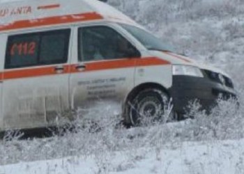 Țara prostiei absolute! Turiștii aflați pe o pârtie din Bușteni au atacat o ambulanță venită să acorde ajutor unui copil accidentat. Motivele atacului sunt halucinante