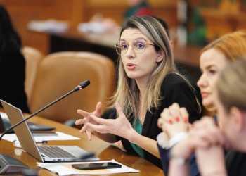 Diana Buzoianu (USR), despre primele de pensionare fabuloase de la Romsilva: „doar pe județul Brașov, pentru 27 de persoane s-au plătit prime de pensionare în valoare de 1,7 milioane de lei. Este o nebunie totală!”