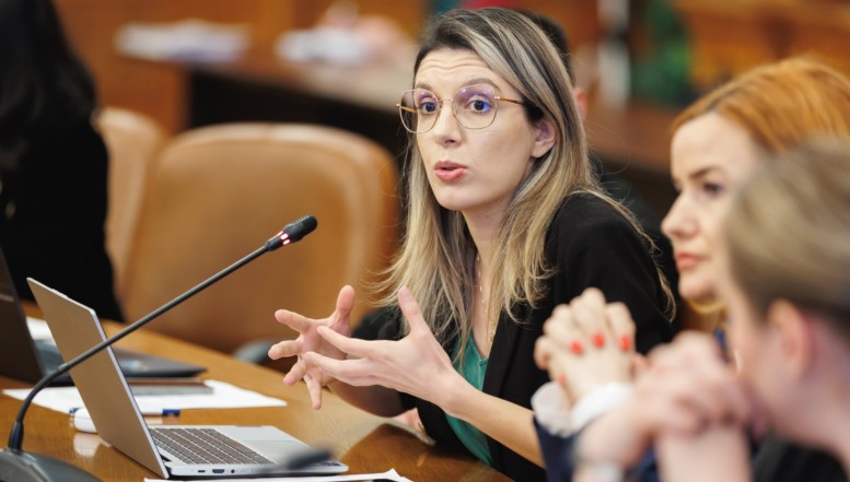Diana Buzoianu (USR), despre primele de pensionare fabuloase de la Romsilva: „doar pe județul Brașov, pentru 27 de persoane s-au plătit prime de pensionare în valoare de 1,7 milioane de lei. Este o nebunie totală!”
