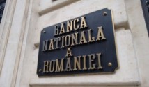 Consilierul BNR Eugen Rădulescu lansează acuzații dure la adresa PSD și a sindicatelor:  „Ne îndreptăm spre dezastru! (PSD) Întâi a făcut praf legea ANI, iar acum este ferm împotriva legii privind salariile din sectorul public, unde luptă cot la cot cu sindicatele” /  „Vom mânca iarbă și scoartă de copac”