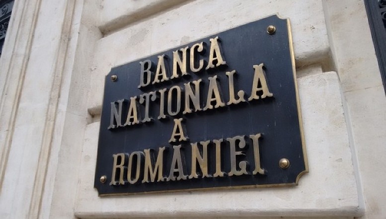 Consilierul BNR Eugen Rădulescu lansează acuzații dure la adresa PSD și a sindicatelor:  „Ne îndreptăm spre dezastru! (PSD) Întâi a făcut praf legea ANI, iar acum este ferm împotriva legii privind salariile din sectorul public, unde luptă cot la cot cu sindicatele” /  „Vom mânca iarbă și scoartă de copac”