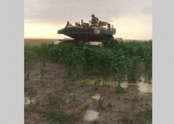 Noaptea minții. Cum  au intrat tancurile NATO în lanurile cu porumb, grâu și floarea soarelui, trăgând cu gloanțe oarbe după localnici și simulând un atac