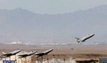 Rusia a început aprovizionarea Iranului cu drone de atac. Și China înarmează de ani buni Teheranul cu drone, rachete de croazieră antinavale, rachete sol-aer și componentele ale acestora, pentru a-i spori capacitățile de apărare aeriană și maritimă