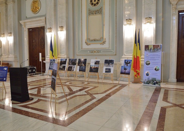 GALERIE FOTO Expoziția ororilor comise de trupele ruse în Ucraina, organizată de USCC în Parlamentul României