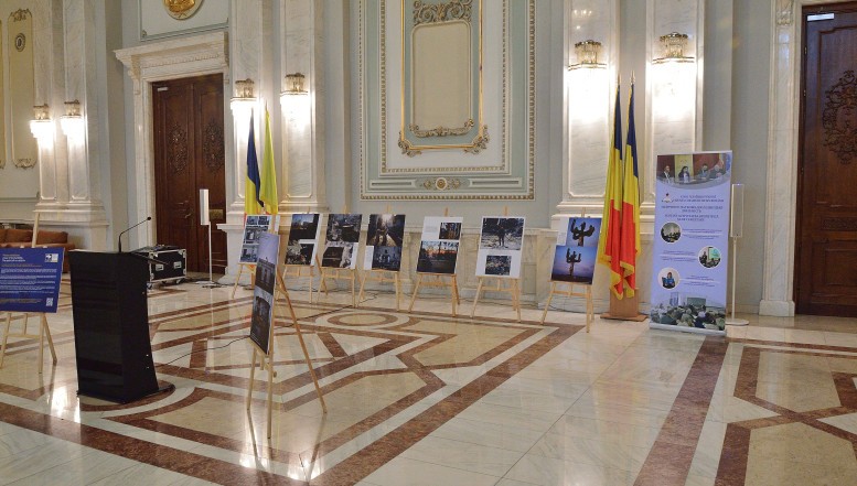 GALERIE FOTO Expoziția ororilor comise de trupele ruse în Ucraina, organizată de USCC în Parlamentul României