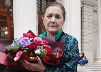 Alături de Lucia Hossu Longin