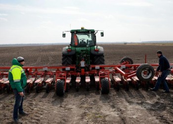 Rusia a intensificat "operațiunea specială de jefuit", însă hoții au avut parte de o surpriză neplăcută: Mai multe vehicule agricole furate din Ucraina nu pot fi folosite din cauza unui sistem de protecție
