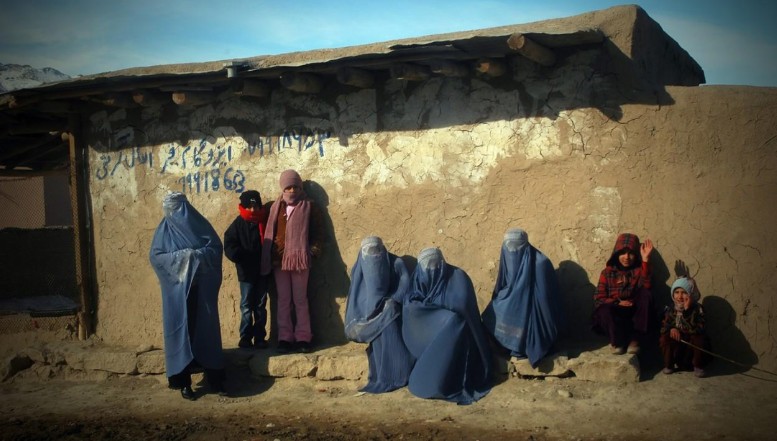 Noua eră talibană în Afganistan. O primăriță își așteaptă resemnată moartea / O văduvă a fost ucisă pentru că nu a mai avut resurse să le gătească „luptătorilor” / Civilii care vor să plece din țară, printre care femei și copii, sunt bătuți crunt de talibani la punctele de control