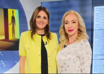 UPDATE - Drept la replică din partea pensionarei speciale Ingrid Mocanu despre despre care am scris că a sărit s-o apere pe eliberatoarea supremă de infractori de la Înalta Curte, contestată inclusiv printr-un protest  de societatea civilă! Cum a reușit fosta colegă de celulă a infractoarei Elena Udrea să se pensioneze special, deși e încă foarte tânără