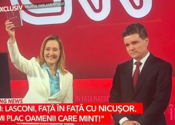 VIDEO. Elena Lasconi folosește Biblia ca armă electorală împotriva lui Nicușor Dan, cerându-i cere să jure că nu a mințit niciodată. Cum ar fi fost însă dacă și liderei USR i s-ar fi cerut să jure cu privire la pretinsul vot acordat în 2018 la referendumul lui Dragnea?