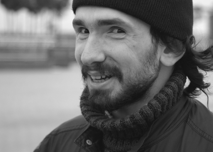 Tânărul poet și matematician ucrainean Konstantin Olmezov s-a sinucis în Rusia, unde era ținut cu forța de către autorități. În biletul de adio, el a scris că nu a mai suportat ororile războiului din Ucraina