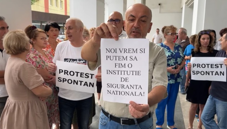 Reacții dure la „șantajul” oribil al sindicaliștilor din Finanțe care amenință cu neplata pensiilor și salariilor dacă miniștrii reformiști nu le fac pe plac / „Dacă ăștia blochează țara, să fie dați afară toți și înlocuiți rapid cu oameni / firme din privat” / „Loveşti în pensionari ca să îţi menţii privilegiile?”