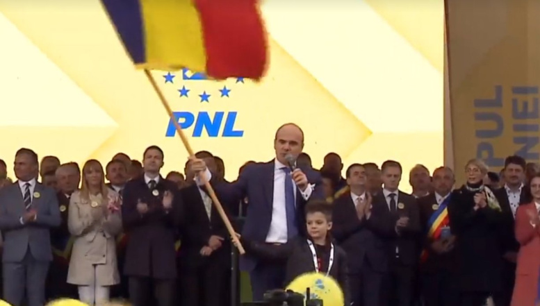 VIDEO Rareș Bogdan a anunțat la Brașov intrarea PSD în groapa de gunoi a istoriei: "Noi creștem, ei cad în noroi! Îi vom îngenunchea și știți de ce?"