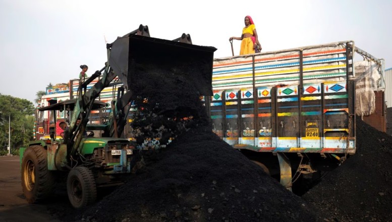 Guvernul indian pune în vigoare o lege pentru creșterea masivă a producției de energie din cărbune. Până în ce an se bazează cea mai populată țară din lume pe această resursă energetică