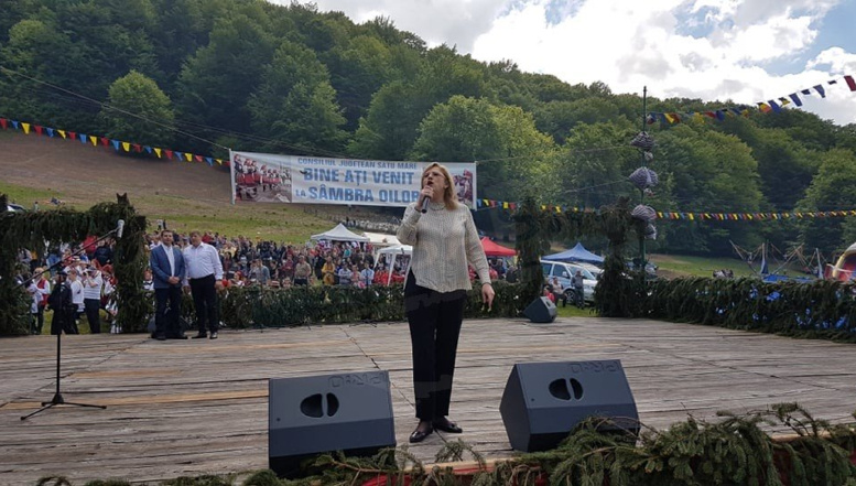 VIDEO. Comisarul european Corina Crețu, criză de nervi la Sâmbra Oilor, după ce a fost alungată de pe scenă de pesediști