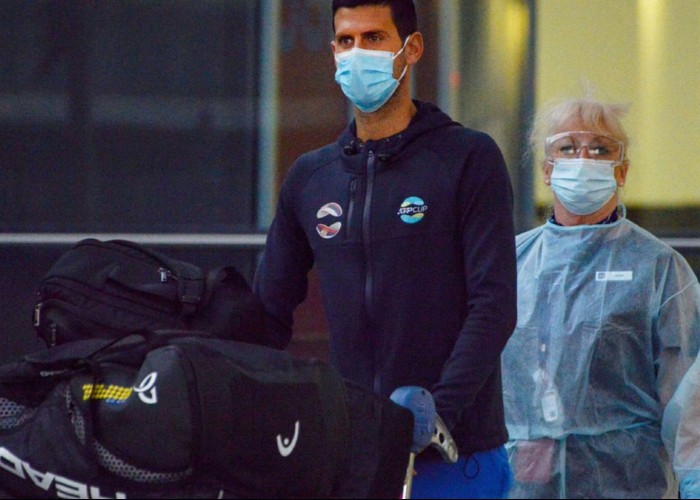 Ovidiu Ioanițoaia, pledoarie emoționantă pentru „Nole”. „E unul dintre cei mai generoși bărbați ai vremurilor actuale” /„Djokovic nu-i vreun apostol al antivaccinării. Vreun lider. E un individ ciudat, cu o dietă strică (fără gluten) și un stil de viață original”